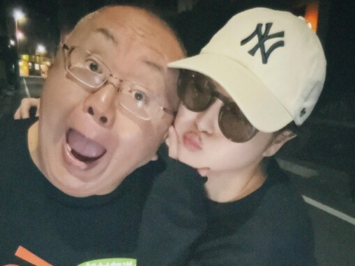 「すごいビックリ」鈴木奈々、遭遇した人気タレントとの密着ショットに「良いコンビ」「そこ変わって」の声