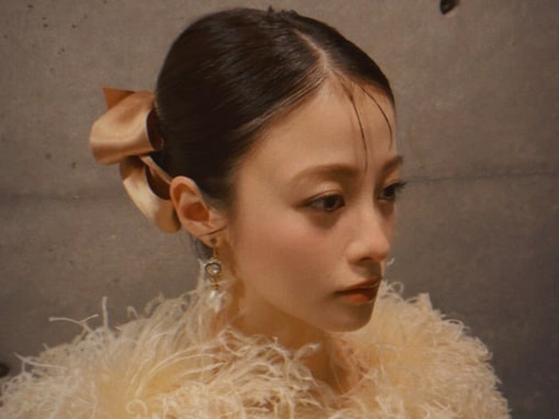 「痩せた？」橋本環奈、ドレス姿披露も「ほっそりしすぎて心配だ」の声。「ちゃんと飯食って寝てるか」