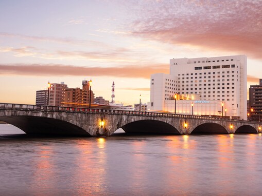 【楽天トラベル×スーパーDEAL】「ホテルオークラ新潟」が実質40％引き！ 信濃川と重要文化財「萬代橋」の眺望を楽しめる【11月14日】