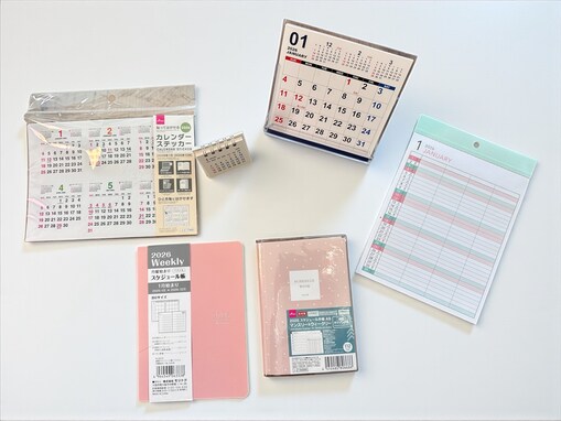 早期完売に要注意！ 【100円ショップ】で買える「2026年カレンダー＆手帳」おすすめ6選