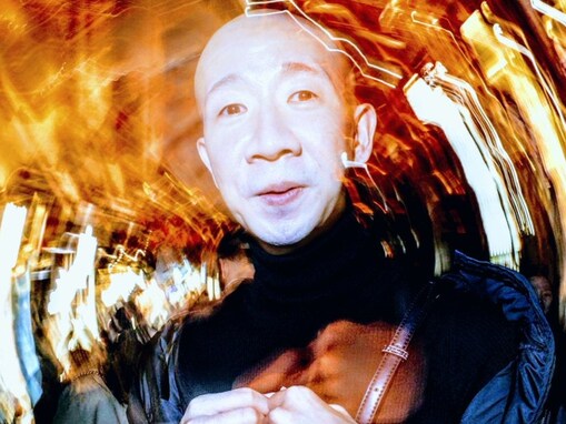 「運気あがりそう」ひょうろく、上海でまさかの激写ショットに反響「夢に出てくる」「ジャケ写みたい」