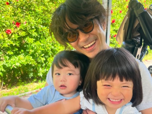 「40歳とは思えない若さ」斉藤祥太、40歳誕生日を報告に「全然若々しい」「幸せそう」の声！