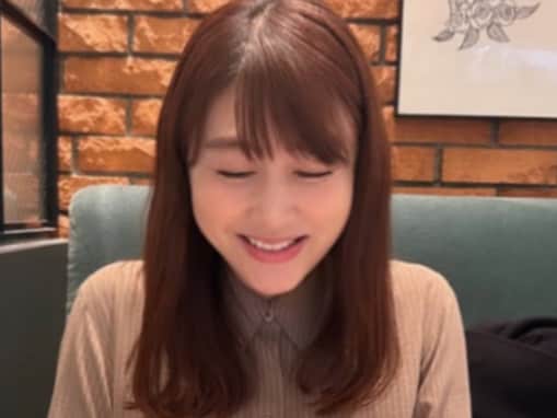 「芸能人の指先」安めぐみ、親子ショット公開も“指先”に注目集まる「美しい」「ホントに清楚でお似合い」