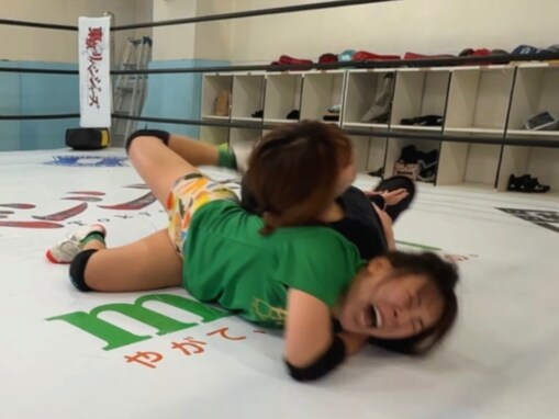 「ぎゃあ痛そう」フワちゃん、プロレスの練習でけが？ 「絶対に折れた！！全関節折れました！！」