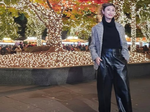 山田優、上野公園にてパンツスタイルの長過ぎる脚を披露！ 「レザー似合いますねー！」「綺麗だよ〜」