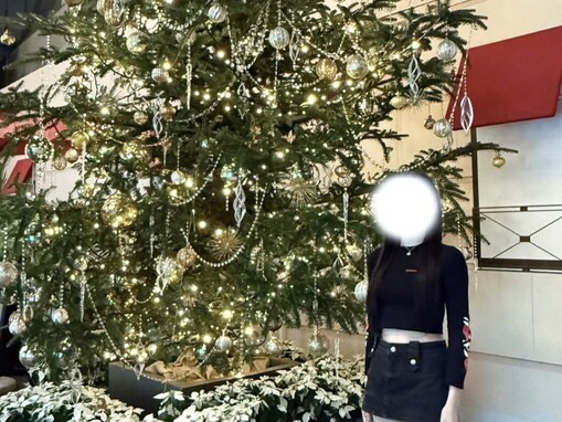 「本人？」顔出しなしの紅白歌手、ミニスカ全身ショット公開に反響「承認欲求の季節来たか」