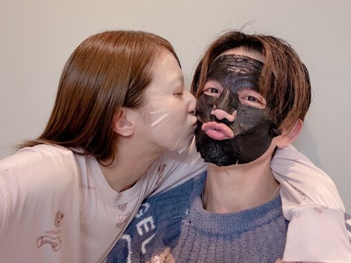 辻希美＆杉浦太陽、“いい夫婦の日”にキスショット披露！ 「あ、い、し、て、る」