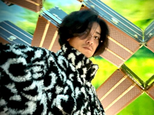 「大成功おめでとう」赤西仁、ライブ後のオフショットに「顔小さい」「天性のかっこよさ」ファン絶賛