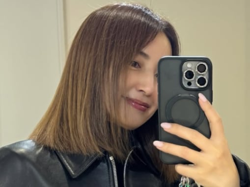 矢田亜希子、散髪後の最新ショット＆デニムの圧巻スタイル公開「超カッコイイ」「ものすごく似合ってます」