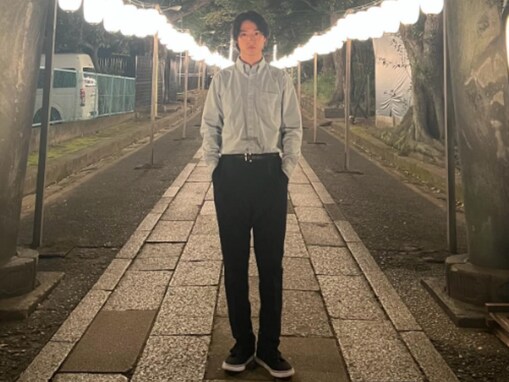 「過酷な撮影でしたね」山崎賢人、『今際の国のアリス』オフショットに反響！ 「等身やばくない？」