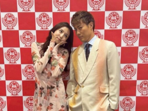 「マジでお似合いすぎて」元サッカー日本代表、美人妻との夫婦ショット公開「ますます綺麗」「素敵すぎる」