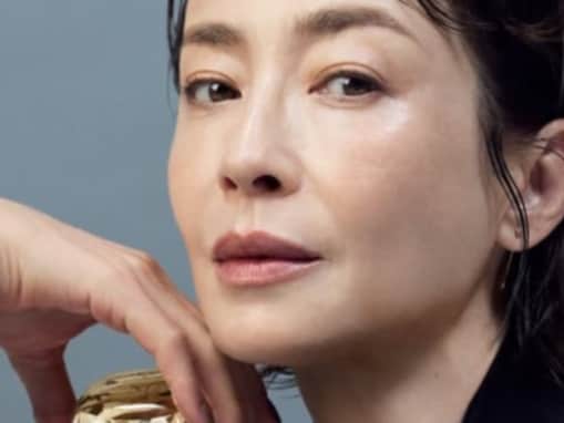 宮沢りえ、大胆肌見せ圧巻のモデルショット公開！ 顔のドアップで美肌を披露『VOGUE JAPAN』のカット