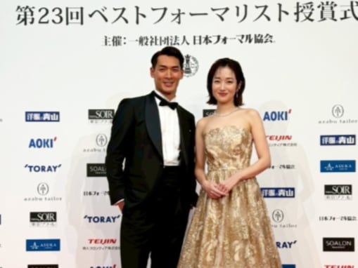 槙野智章、美人妻との夫婦ショット公開！ 「歴代で“夫婦で受賞”は初」の快挙。「2人の装い素敵」