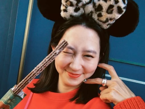 「可愛すぎて泣いちゃう」河北麻友子、美脚際立つディズニーショット「顔ちっさすぎてカチューシャが大きく見える」