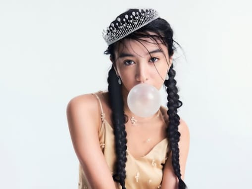 Koki,、圧巻の美脚際立つモデルショット公開！ 大人っぽくも遊び心あるいつもと異なる雰囲気を披露