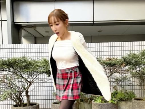 「ハードな日曜」加護亜依、“息子の習い事を応援”で美脚際立つミニスカ姿披露「スタイル良すぎやなぁ〜」