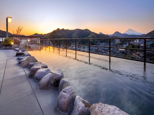【楽天トラベル×スーパーDEAL】「伊豆長岡温泉 ニュー八景園」が実質30％引き！ 富士山を望む天空露天が自慢【12月2日】