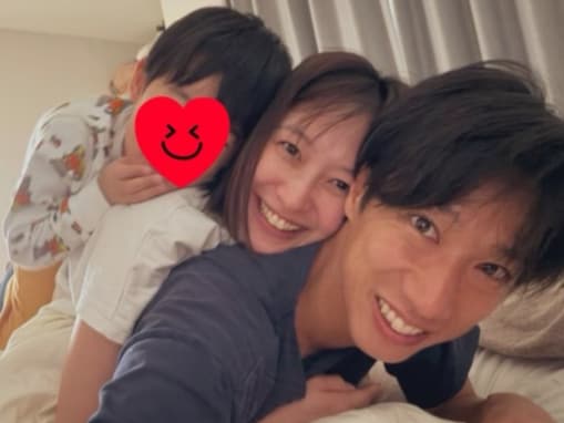 「夫よおめでとう」テレ朝アナ、社長就任の元サッカー日本代表の夫を祝福！ 子どもとの家族ショット公開