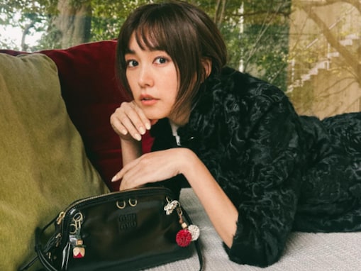 「最高の美脚」桐谷美玲、絶対領域際立つミニ丈コーデを披露！ 「世界一の美女！」「女神みたい」