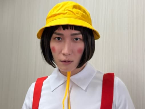 「脚綺麗すぎて死ぬwww」渡辺翔太、美脚過ぎるミニスカ姿に反響！ 「まーた美脚みせつけられてるよ」