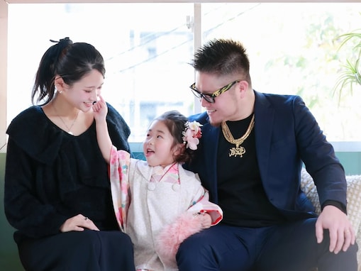 「娘さんパパそっくり」家族YouTuber、娘の七五三ショット公開「奥様透き通るようなお肌」「モデルになれる」