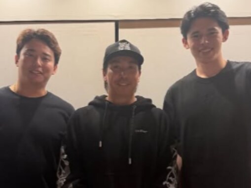 佐々木朗希、古巣・千葉ロッテメンバーとの3ショット公開「インスタあげないのに朗希自ら上げている〜！」