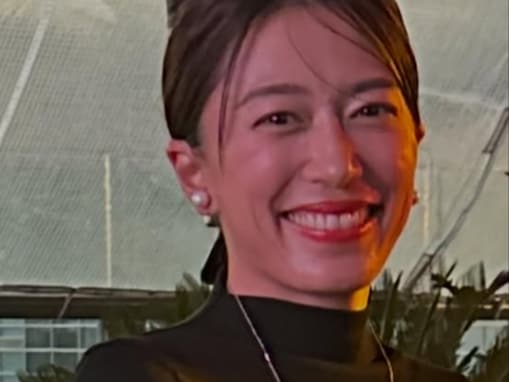 里田まい、黒タイツの美脚ショット＆夫・田中将大と寄り添うゴルフショットも公開！ 「えらい美脚やわ」