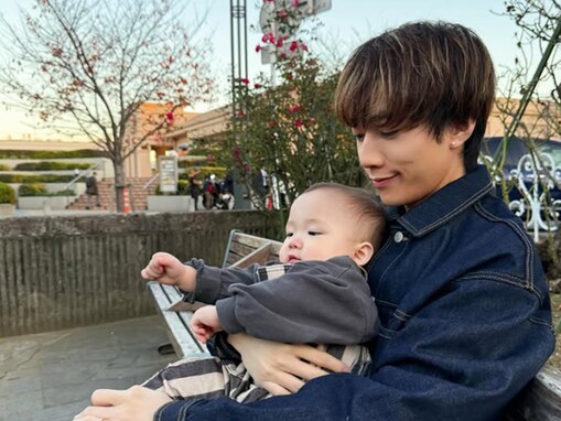 「みゆちゃんといるみたい」ばんばんざい・ぎし、“ミニぎしくん”とのお出かけショット！ 「そっくり」