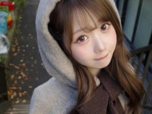 「太ももが…」大谷映美里、超ミニ丈コーデで美脚披露もファンから心配の声「寒そう」「風邪ひくよ…」