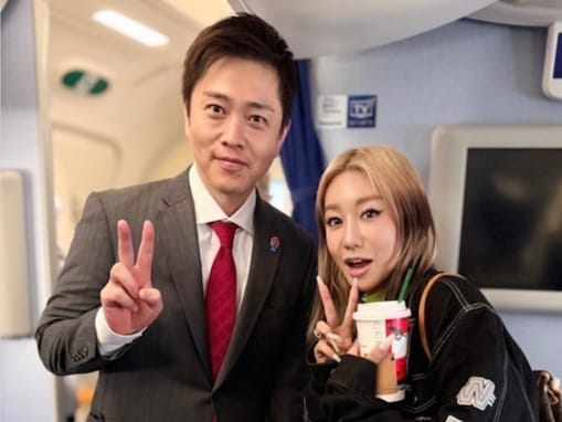 「そんな偶然あるなんて」吉村府知事、歌姫とのツーショットを披露！ 「美男美女」「最高コラボ」