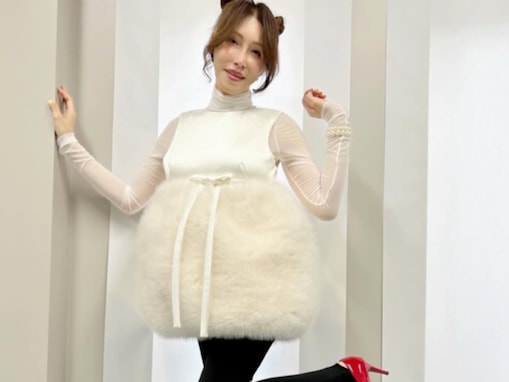 「思わずスクショ」KABA.ちゃん、圧巻の美脚際立つ黒タイツ姿を披露！ 「スタイル良過ぎます」