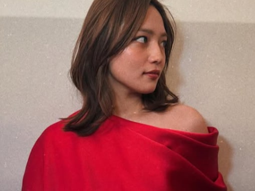 「爆発しています！！！」川口春奈、肩出し赤ドレス姿に絶賛の声！ 「美しすぎる」「綺麗になって」