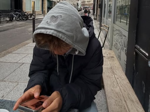 梨花、イケメン息子の最新ショット公開！ フランスでのプライベートショット「イケメン君」「素敵」