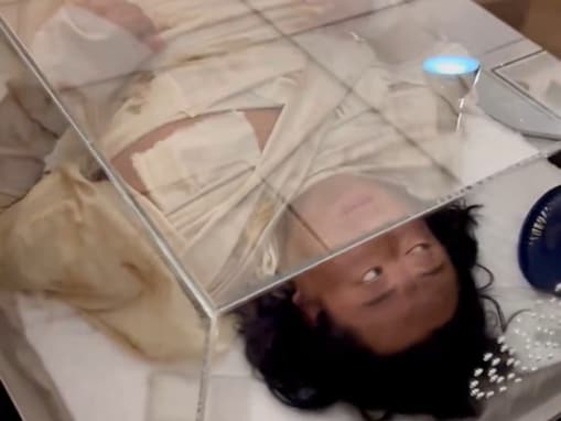 「天才の所業」ロバート秋山、クリエイターズ・ファイル新キャラは“生ミイラ”!? 「笑い止まらん」