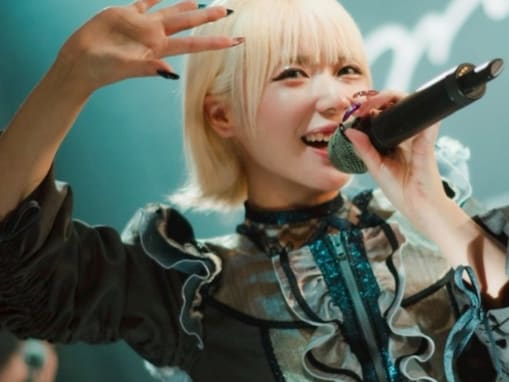 「誰か教えてくれよ」美人アイドル、衝撃ショットに「『これもファッションかもしれない』の弊害」の声