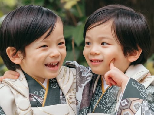 「かわいすぎるし､成長が早すぎる」黒崎みさ、双子のイケメン息子と七五三ショット公開「涙出てきた」