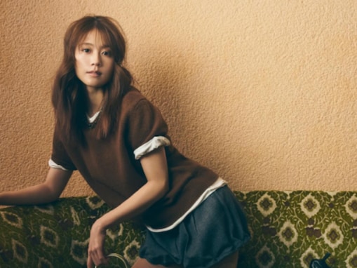 「永久保存」有村架純、ミニ丈×タイツ姿で美脚披露！ 「大人の魅力」「お人形さんのよう」の声