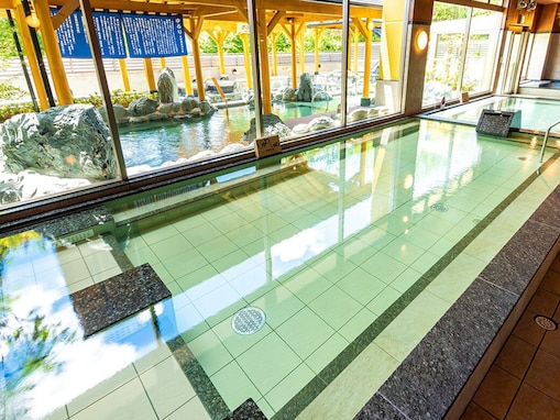 【神奈川県の人気スーパー銭湯】「RAKU SPA 鶴見」は多彩なお風呂が楽しめる。コミック2万冊も読み放題！