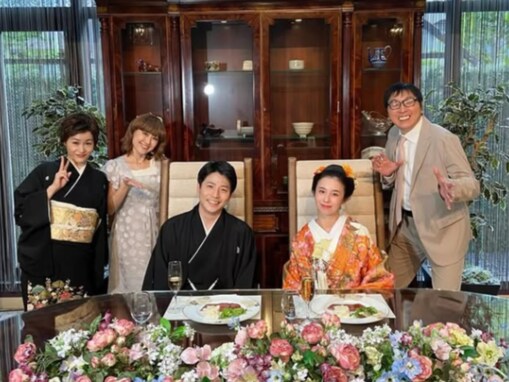 「お嫁さん顔出しして良いの？って」大竹しのぶ、“息子の結婚披露宴の再現”ショット公開「全員本物かと」