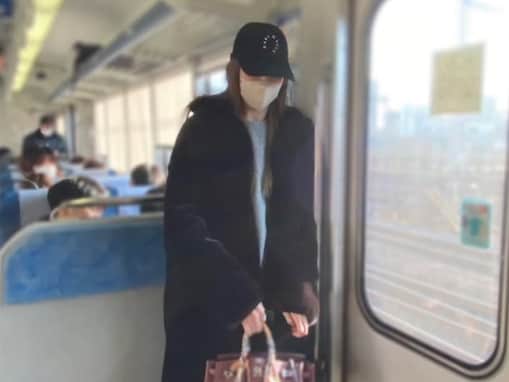 「伝説の少女に電車内で遭遇してみたい」観月ありさ、変装なしで電車に乗る！ 「オーラがダダ漏れ」驚きの声