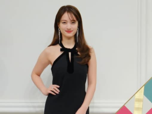 「すっごく綺麗」谷まりあ、圧巻スタイルの黒ドレス姿を披露！ 「いつも美しい」「天使」絶賛の声