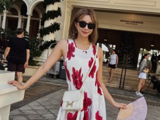 「完全にお上りさん一家」セレブ系インフルエンサー、ハワイで親子ショット公開「お子様大きくなりましたね」