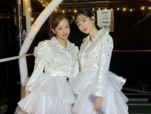 「現役と変わらなすぎて凄い」板野友美＆前田敦子、圧巻の美脚を披露！ 「めっちゃマジすか2のともちん」