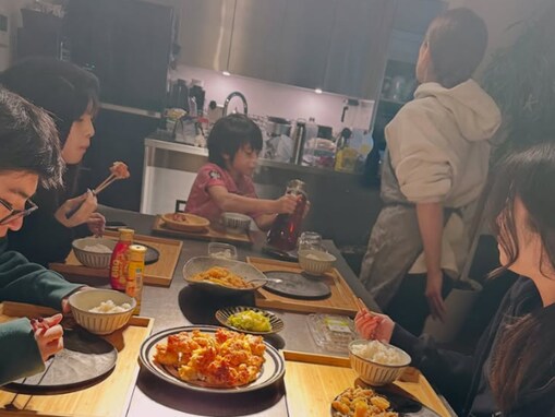 「これはかなり奇跡すぎる」つるの剛士、レアな家族集合ショット公開「やば幸せ」「もう男の腕になっとる」