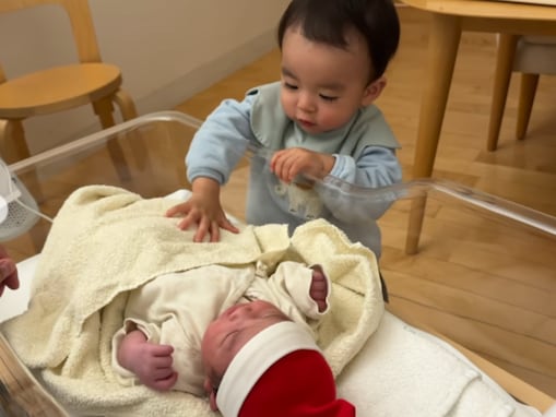 「立派なお兄ちゃん」第2子出産の蜂谷晏海、兄弟ショット公開「うわー！ちゃんとお兄ちゃんしてるー」