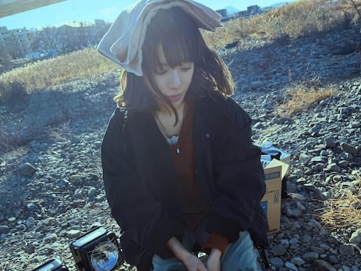 「たいへんなお仕事やん…」桜井ユキ、「入川。からの、足湯」ショットに驚きの声「風邪引かないように」