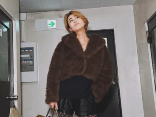 「綺麗すぎる…」氷川きよし、圧巻の美脚披露！ 「なんと!!美しい」「ヴィトンがこんなに似合って」