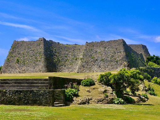 【2025年版】沖縄県民が選んだ「街の幸福度（自治体）」ランキング！ 2位「北中城村」、では1位は？