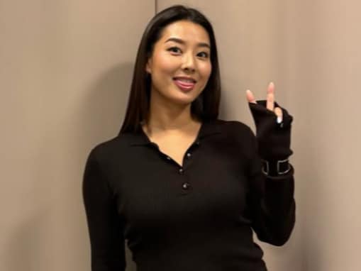 「スタイリッシュ！」すみれ、美背中際立つ黒ドレス姿を披露！ 「めっちゃ似合って綺麗です」絶賛の声