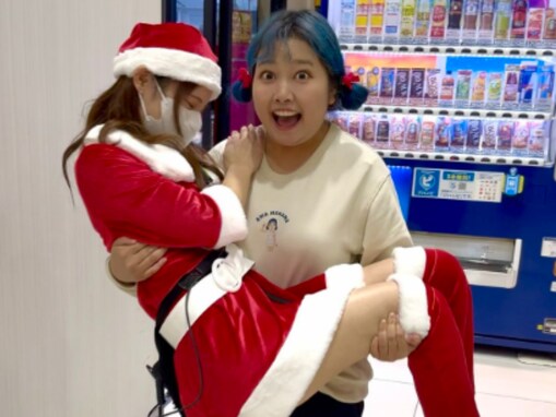 「ヒザが悲鳴あげとるぞ」阿波みなみ、お姫様抱っこショットが話題に！ 「目がキマっている」